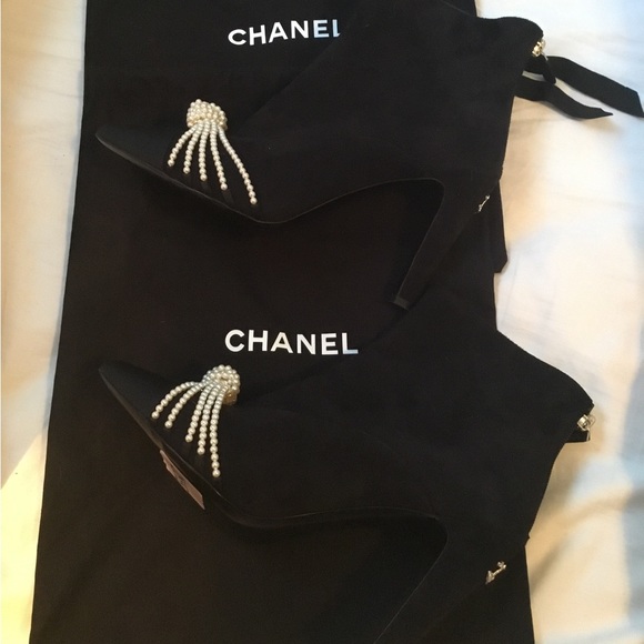 Stunning Chanel Bootie with Pearl Detail, Brand New - Picture 4 of 5